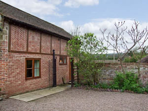 Self catering breaks at Cedars Mount Cottage in Church Stretton, Shropshire