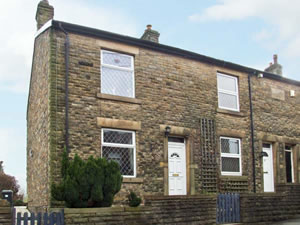 Self catering breaks at 14 Yeardsley Lane in Furness Vale, Derbyshire