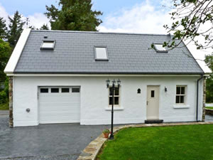 Self catering breaks at Ned Darcys Cottage in Oughterard, County Galway