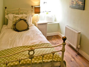 Self catering breaks at Quaker Cottage in Sherborne, Dorset