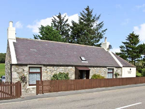 Self catering breaks at Blackhall Cottage in Drummuir, Banffshire