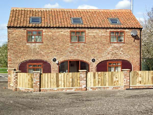 Self catering breaks at The Barn in Burton Fleming, East Yorkshire