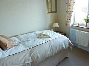 Self catering breaks at Loningside in Wombourne, Staffordshire