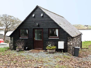 Self catering breaks at Greshornish Boathouse in Dunvegan, Isle of Skye