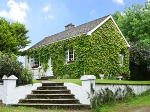 Self catering breaks at Evergreen Cottage in Cahir, County Tipperary