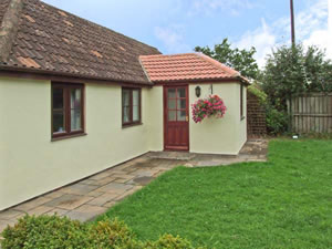 Self catering breaks at Maple Cottage in Leigh, Wiltshire