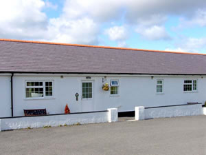 Self catering breaks at 2 Black Horse Cottages in Pentraeth, Isle of Anglesey