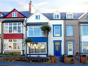 Self catering breaks at Top Flat at Morlais in Rhosneigr, Isle of Anglesey