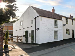 Self catering breaks at The White House in Middleton On The Wolds, East Yorkshire